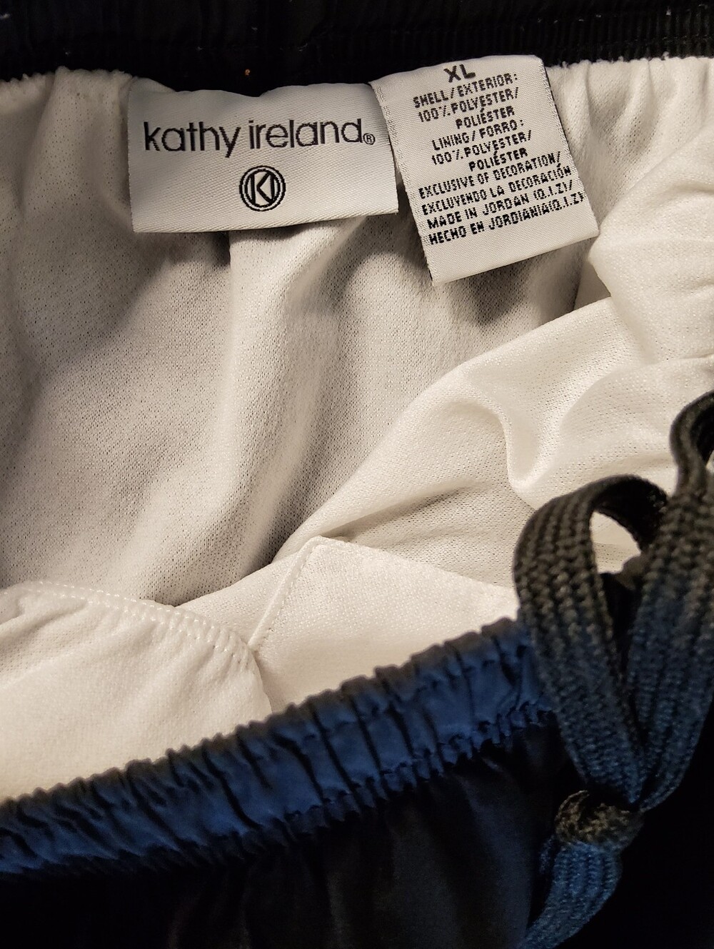 Vintage Black Shorts with White Lining and Black Drawstring - Picture 6 of 9